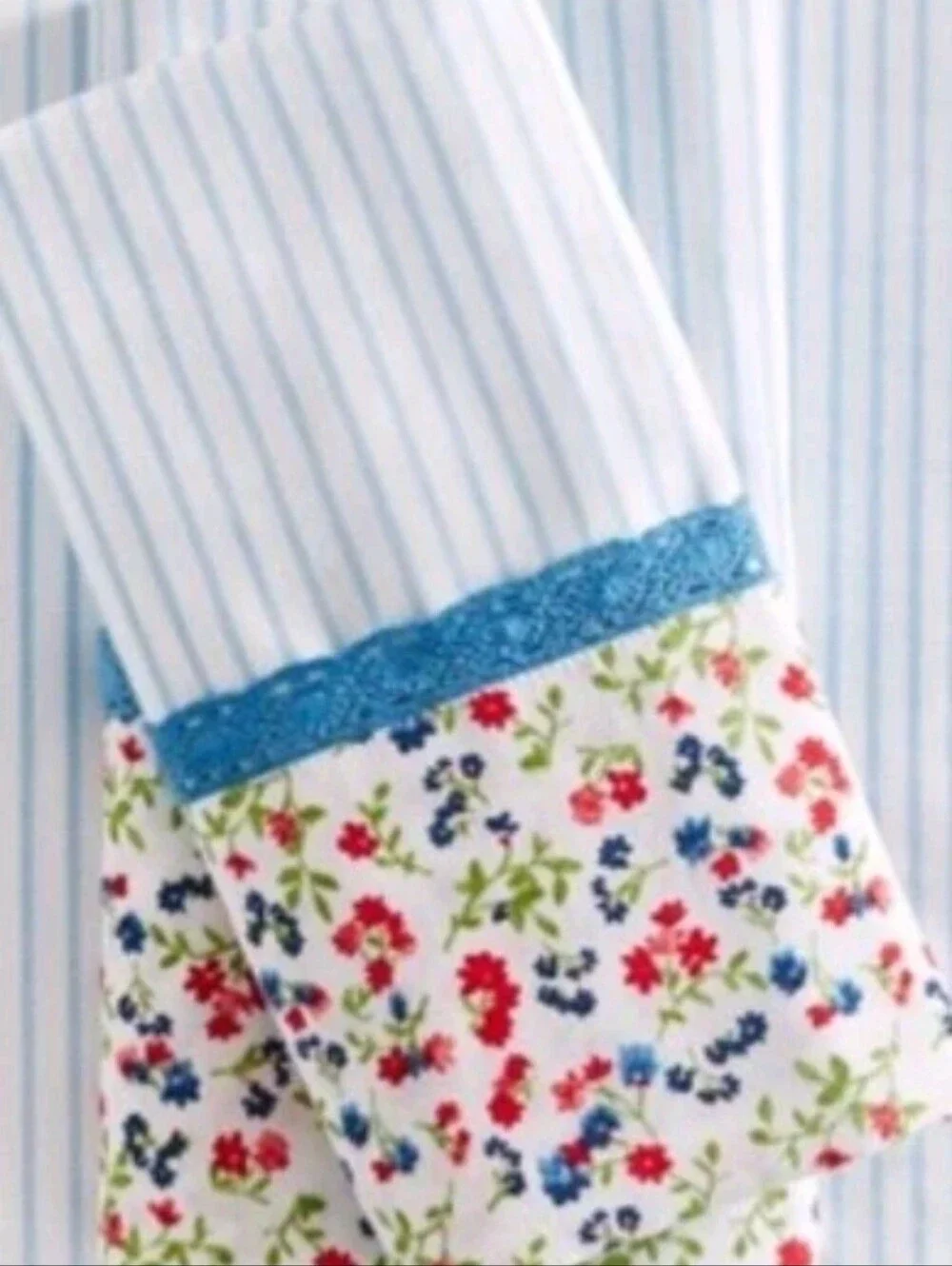 Pioneer Woman 2 Pillowcases King Sz 20x40